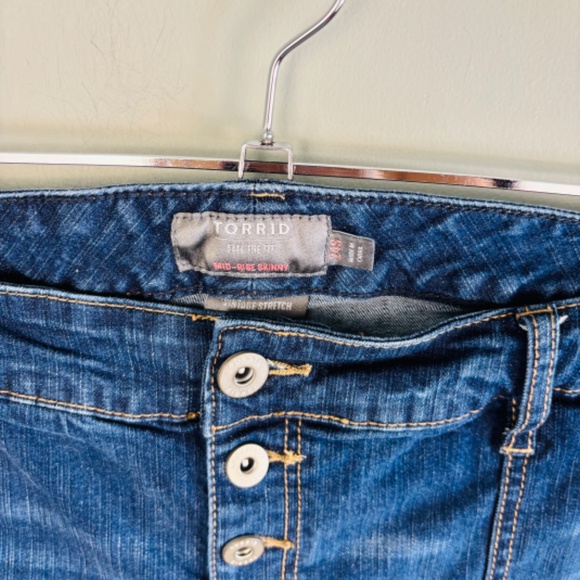 Torrid Button Fly Mid Rise Skinny Jean Size 24S - Picture 5 of 6